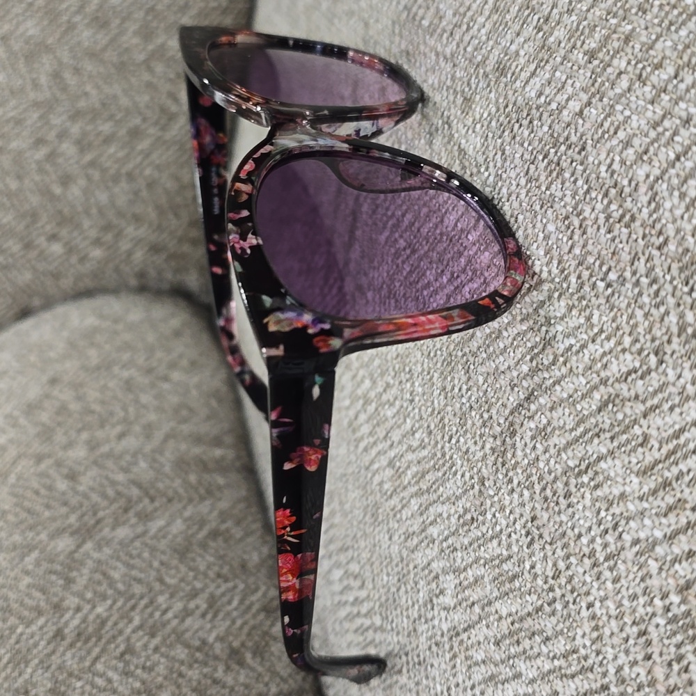 FREE with purchase Torrid Floral Sunglasses - Picture 2 of 4